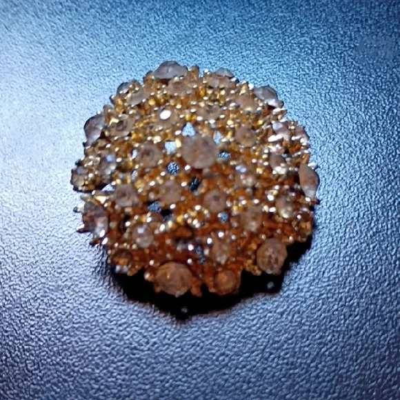 Vintage gold-toned rhinestone dome brooch Costume Jewelry - Picture 3 of 6